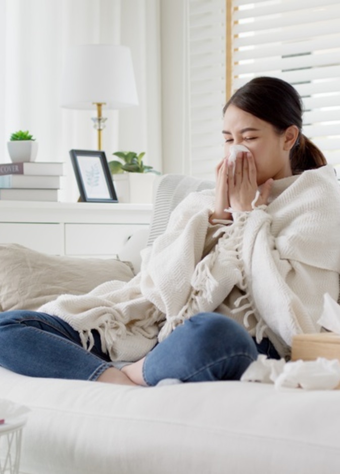 كيف نميز بين أعراض أوميكرون وبين أعراض نزلات البرد