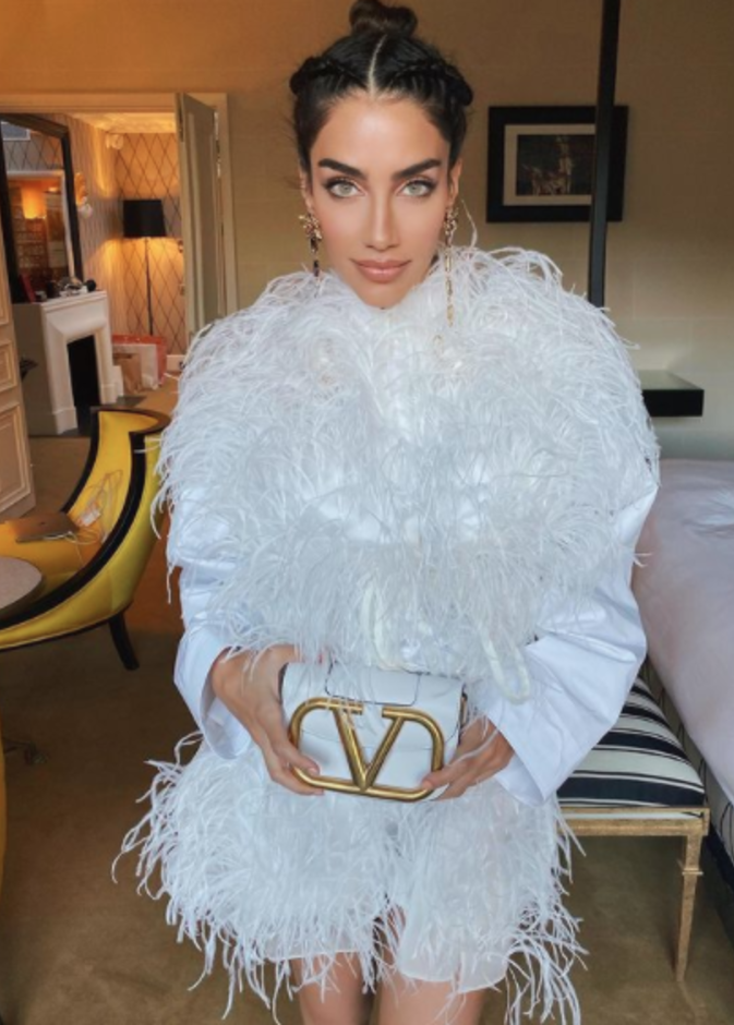 افكار لتنسيق اللون الابيض في الملابس مستوحاة من جيسيكا قهواتي