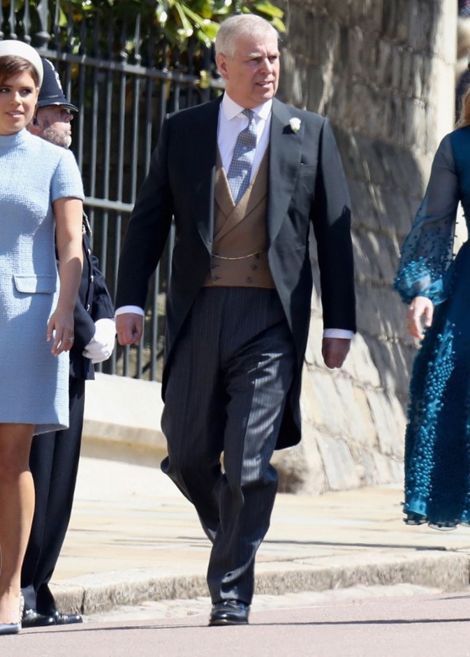 الأميرتان بياتريس ويوجين بعد تجريد والدهما الأمير أندرو من ألقابه الملكي