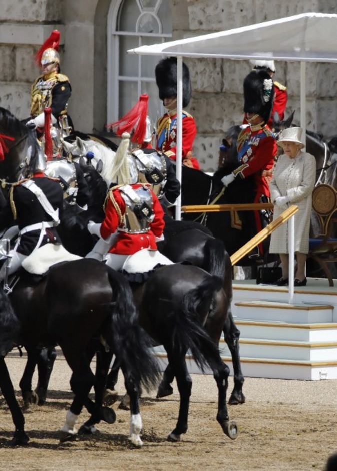 يمكنك حضور حفل عيد ميلاد ملكة بريطانيا Trooping the Colour