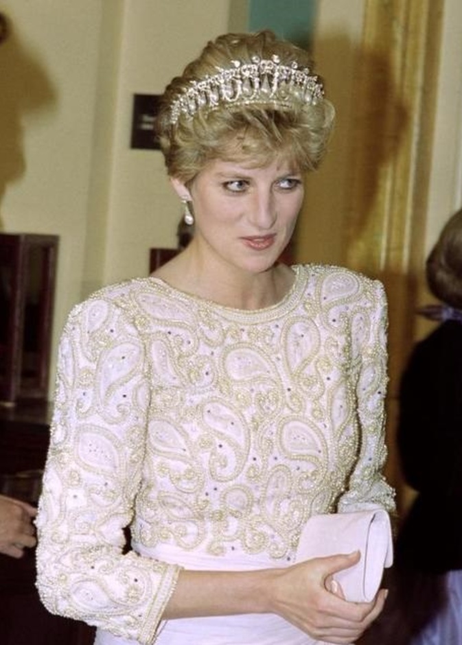 تاج الأميرة ديانا عقدة العشاق Cambridge Lover's Knot المفضل لديها