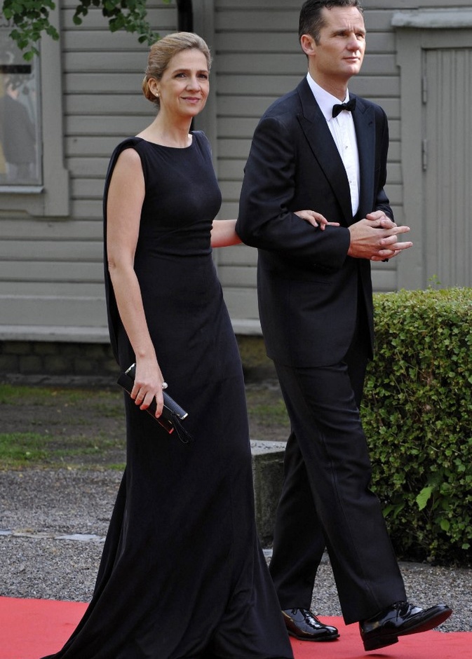 أفضل إطلالات إنفانتا كريستينا شقيقة ملك إسبانيا بعد انفصالها عن زوجها