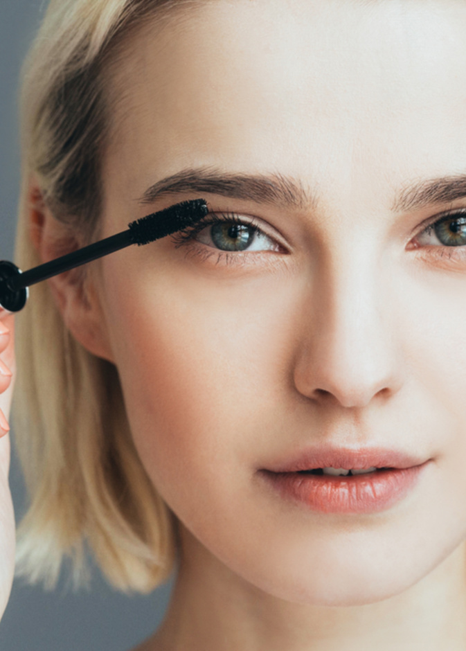 طريقة تحضير سيروم طبيعي لتطويل الرموش والحواجب