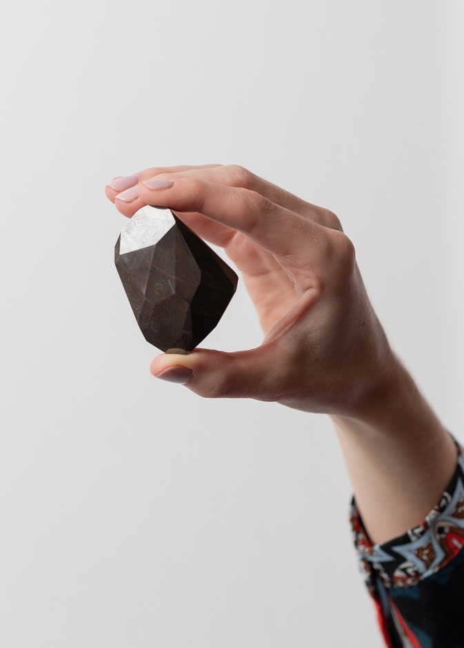 ماسة سوداء غامضة في مزاد Sotheby's