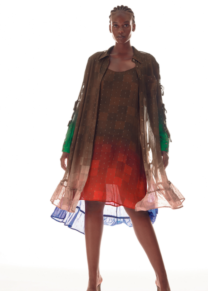 حوارات مع كل من المدير العام ومصمم الأزياء الضيف لعلامة Marina Rinaldi  