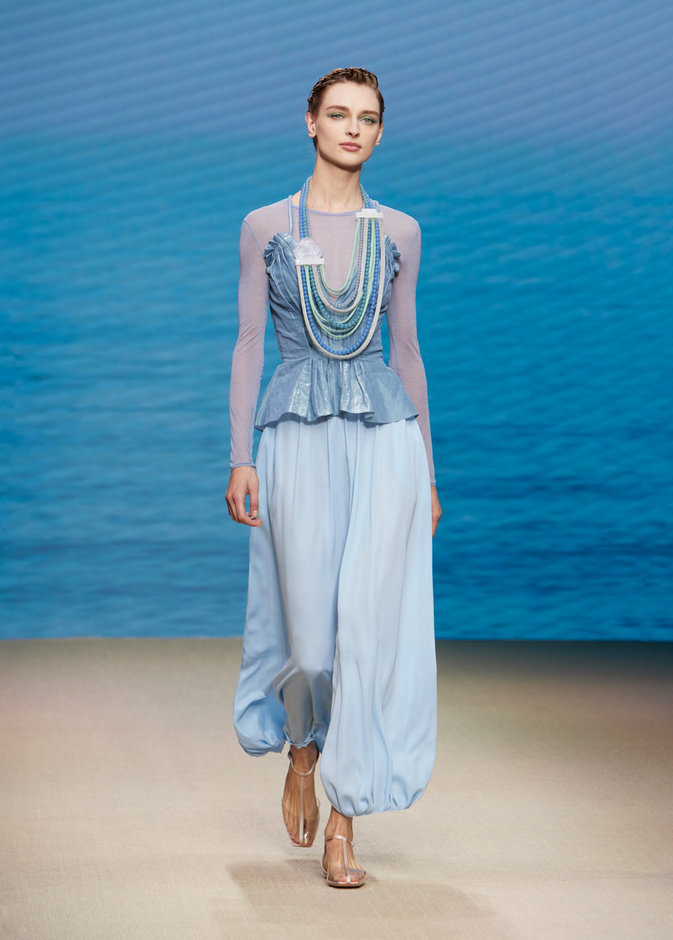 مجموعةGIORGIO ARMANI  لربيع 2022 مزيج بين الجرأة والحرية