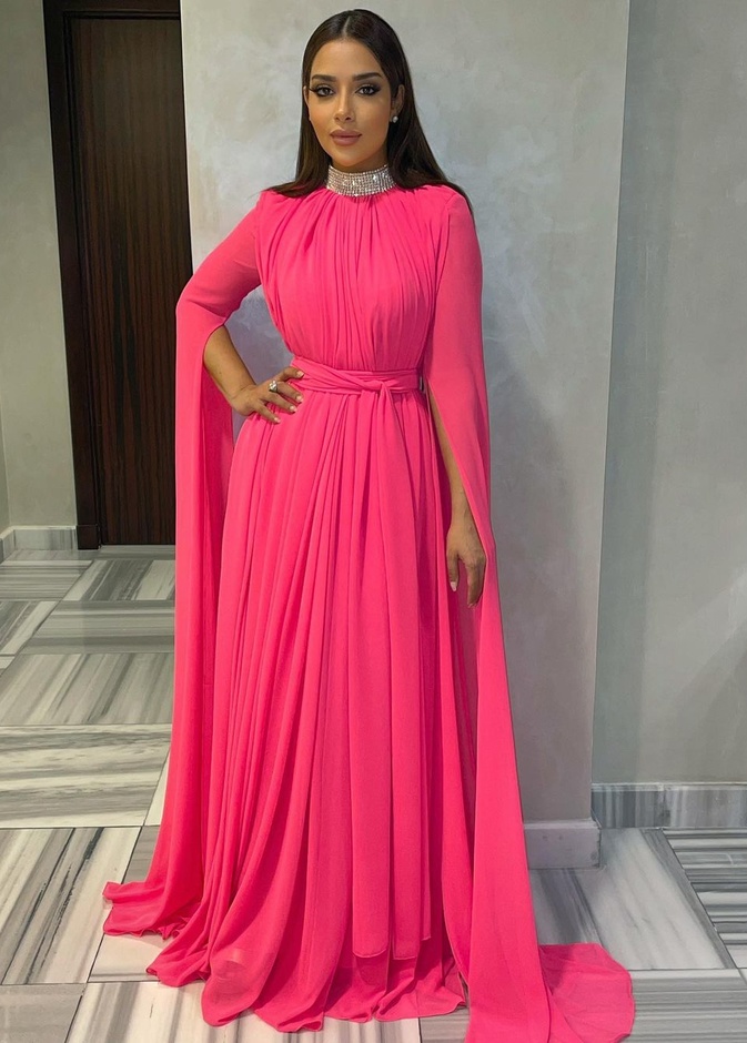 بلقيس فتحي بإطلالة أنيقة ومشرقة في حفلها بالسعودية