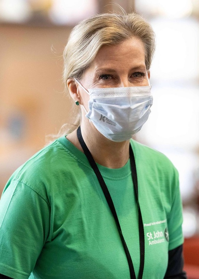 كونتيسة وسكس تتطوع للعمل الخيري في يوم عيد ميلادها