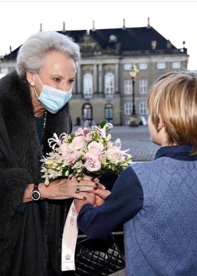 الملكة مارجريت تفتتح معرض "صندوق مجوهرات الملكة"