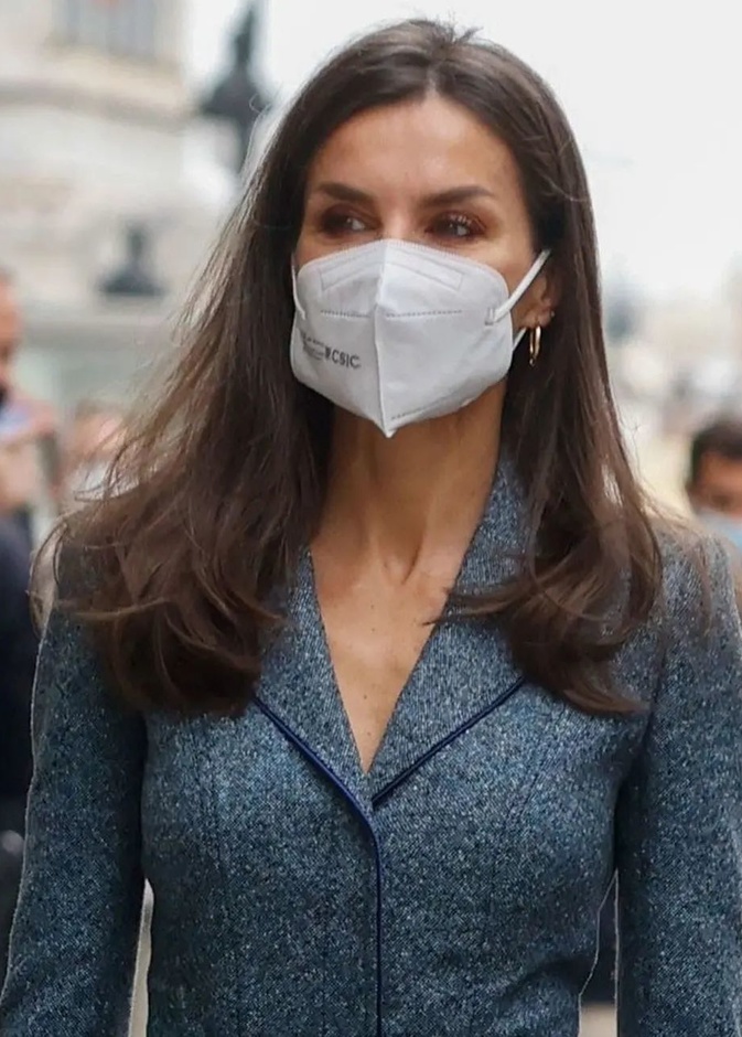 الملكة ليتيزيا تسلم ميداليات الأكاديمية الملكية الإسبانية