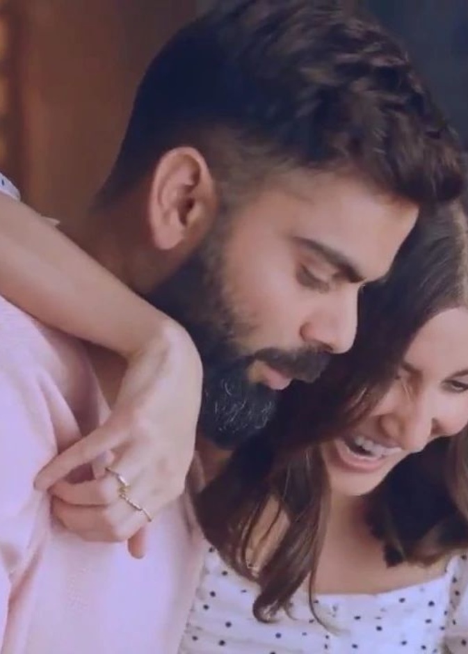 فيرات كولي وأنوشكا شارما يعلقان على أنباء تسرب صور لطفلهما