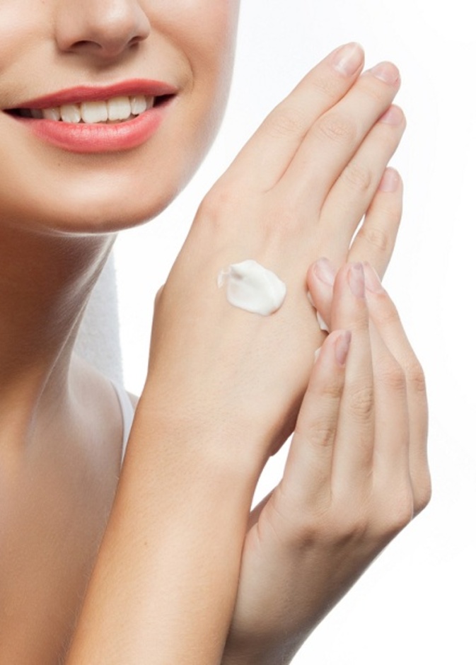 وصفات منزلية سهلة للتخلص من تشقق وجفاف اليدين في الشتاء