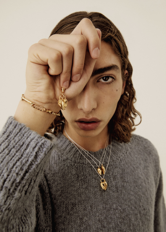 Alighieri للمجوهرات تتعاون مع YOOX في مجموعة حصريّة للاحتفال بعلاقتهما الفريدة