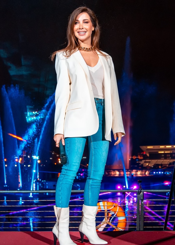  نانسي عجرم تتمرد على رتابة الشتاء وتختار الألوان الفاتحة في إطلالاتها الأخيرة