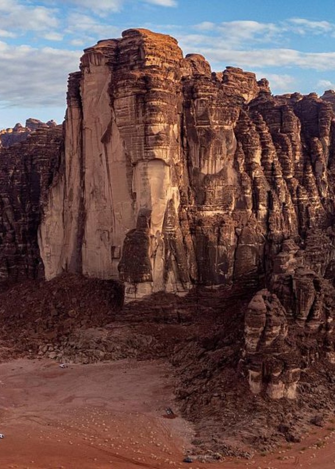 صحراء حسمي.. سحر الرمال الحمراء في تبوك والوجهة الأمثل لعشاق المغامرة