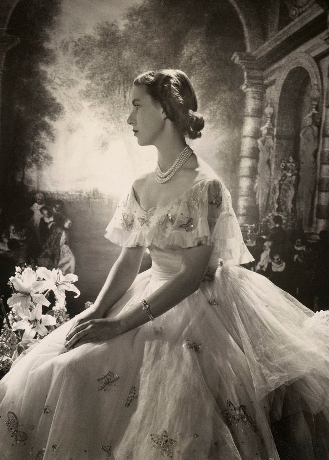 ملكة وهي في سن الثامنة عشر