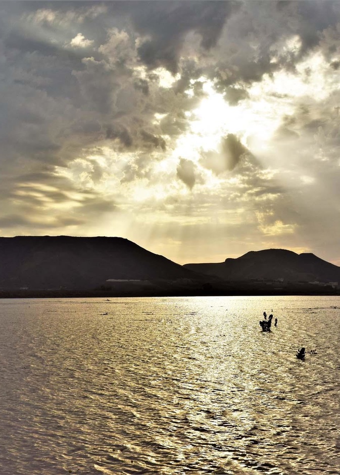 وادي غران.. أجواء شتوية ساحرة ولوحة طبيعية تجذب الأنظار