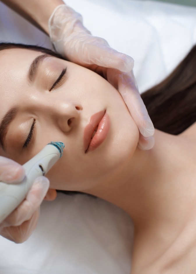 الهايدرافيشل خيار علاجي شامل لإنعاش البشرة وتجديد شبابها