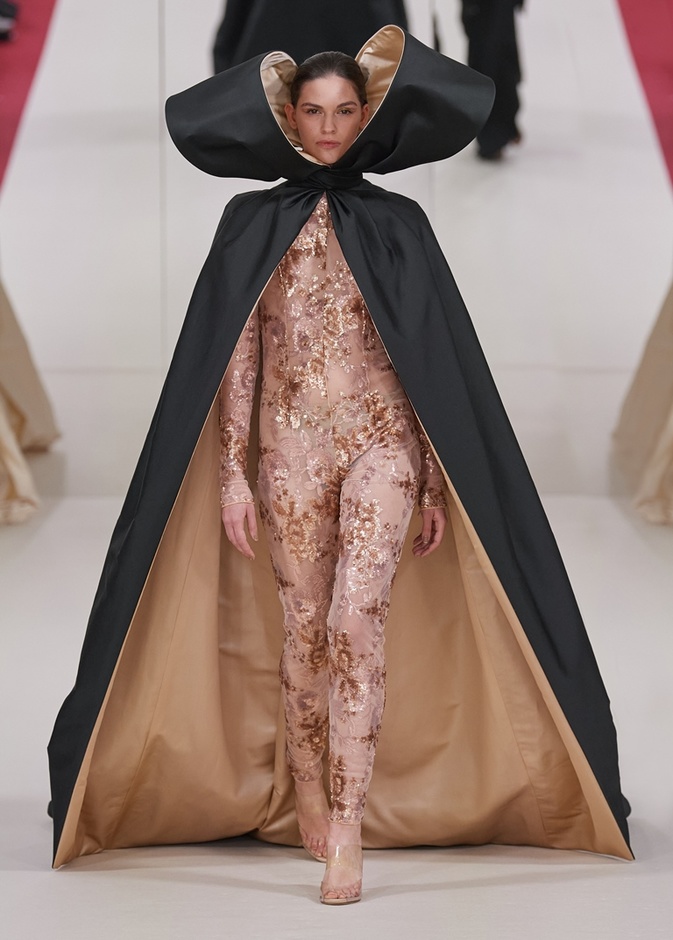 مجموعة Alexis Mabille الهوت كوتور لربيع وصيف 2022