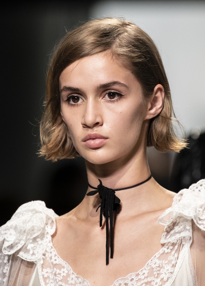 إطلالات جمالية اجعليها من خياراتك هذا الشهر