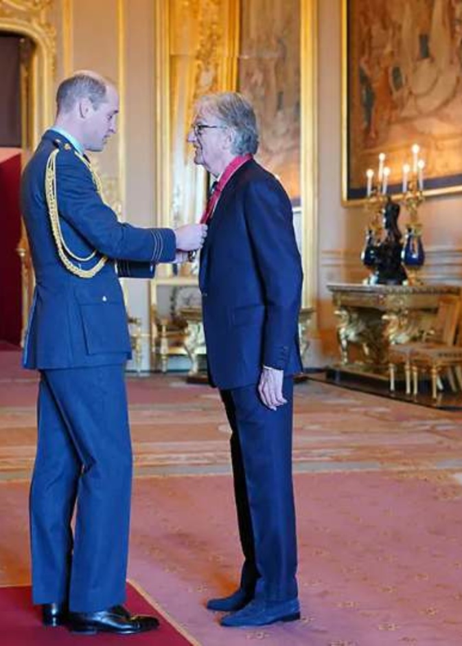 الأمير وليام يعود لاستئناف مهام عمله الرسمي بعد عطلة بداية العام بمراسم تقليد أوسمة ملكة