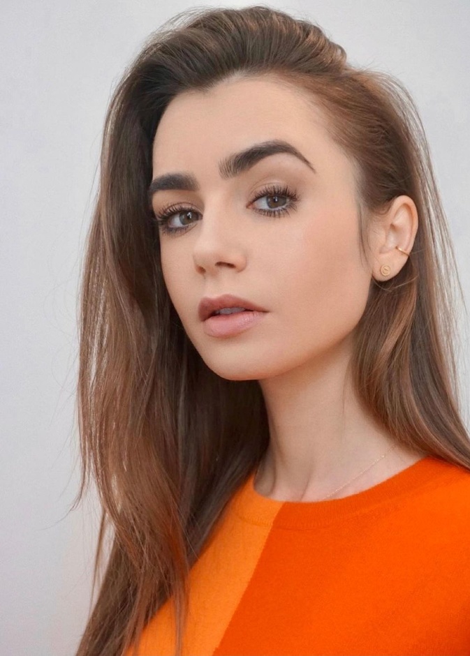 ليلي كولينز