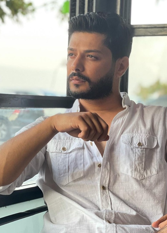 زوجة علي يوسف تكشف عن ملامحها لأول مرة بعد الإنتقادات