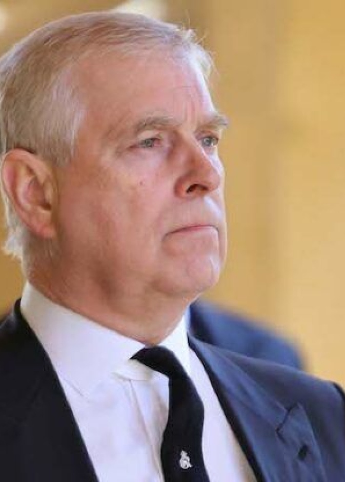 ملكة بريطانيا قد تضطر لدفع تعويض مالي ضخم لتسوية قضية الأمير أندرو