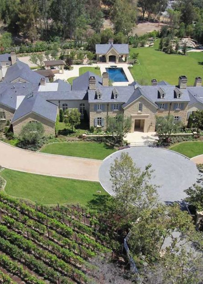 منزل كاني ويست في هيدن هيلز في لوس أنجلوس