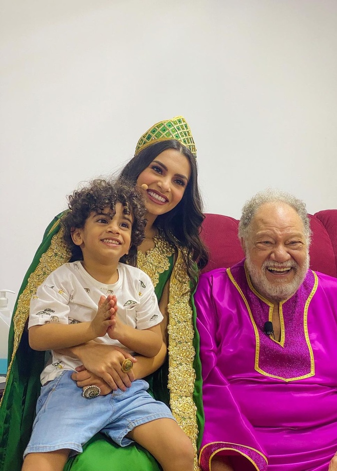 كارمن سليمان وابنها ويحيى الفخراني