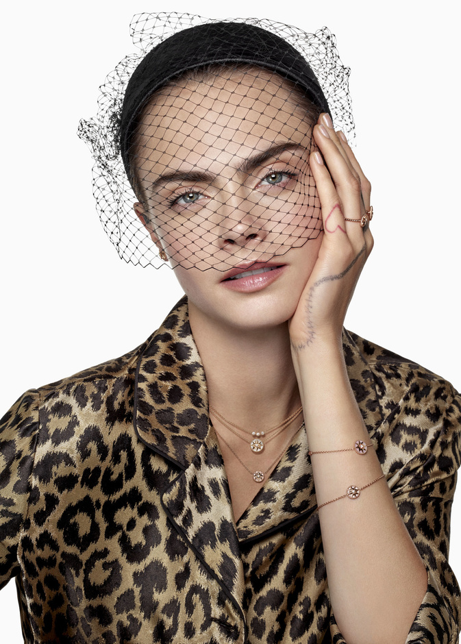 Dior تقدم تصاميم جديدة من مجموعة Rose des Vents الأيقونية   