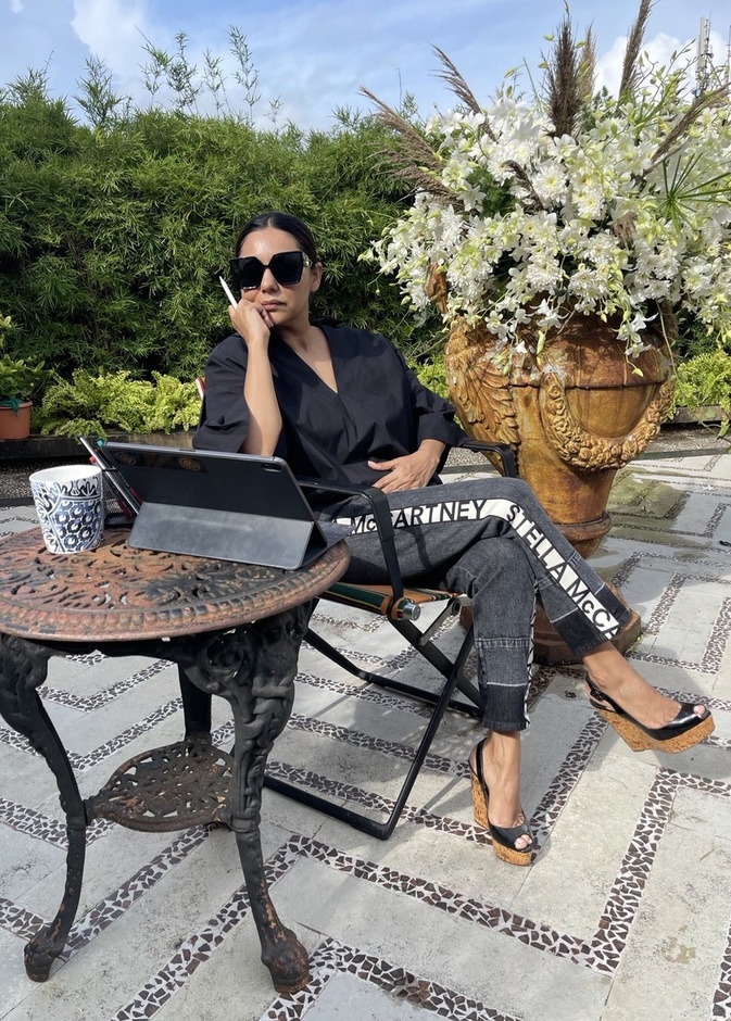 غوري خان تصطحب متابعيها في جولة في شقة ببرج ترامب