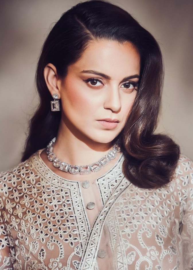 كانجانا رانوت تتعرض للانتقاد بسبب مخالفاة القواعد الصحية 