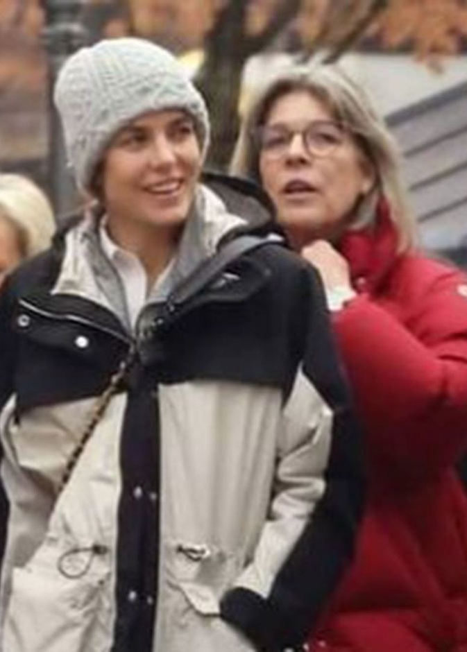 الأميرة كارولين وأسرتها في عطلة تزلج في غشتاد