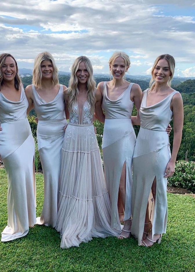 7 إطلالات مميزة لوصيفات العروس من وحي نجمات العالم