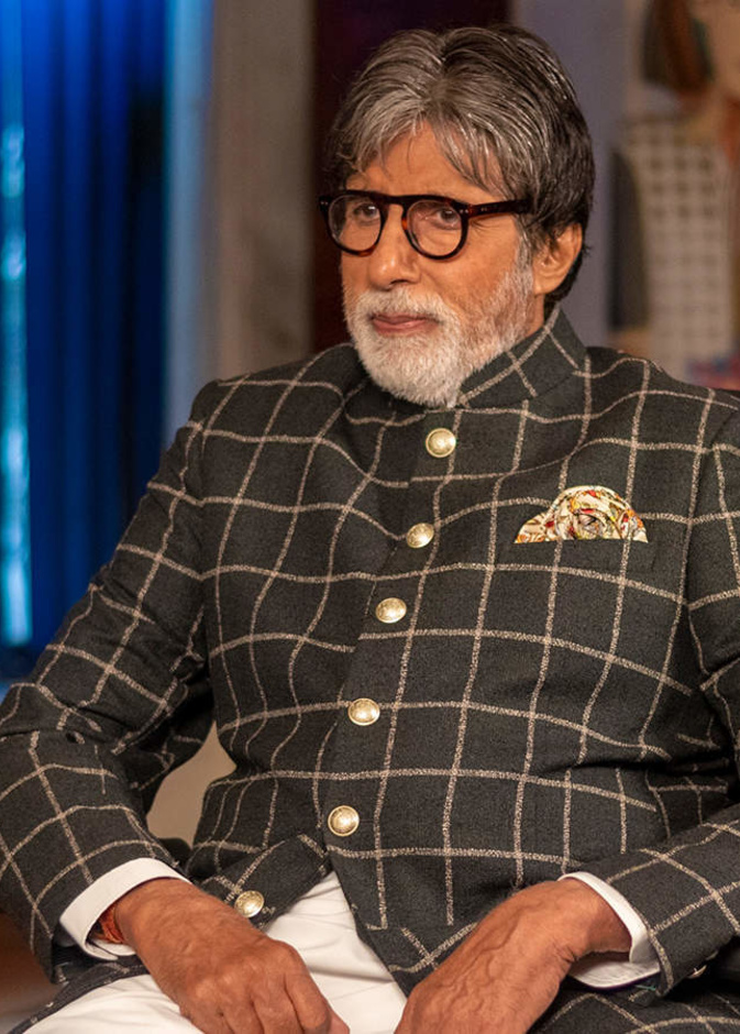 أزمة في منزل أميتاب باتشان بعد إصابة عدد كبير من العاملين بعدوى كورونا