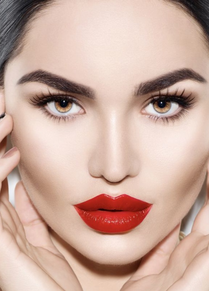 حيل منزلية تساعد في تكبير الشفاه بالخطوات وعن تجربة