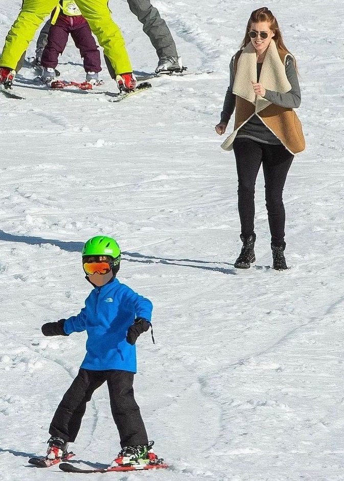 عائلة يورك تستمتع بعطلة تزلج على الجليد في فيربير