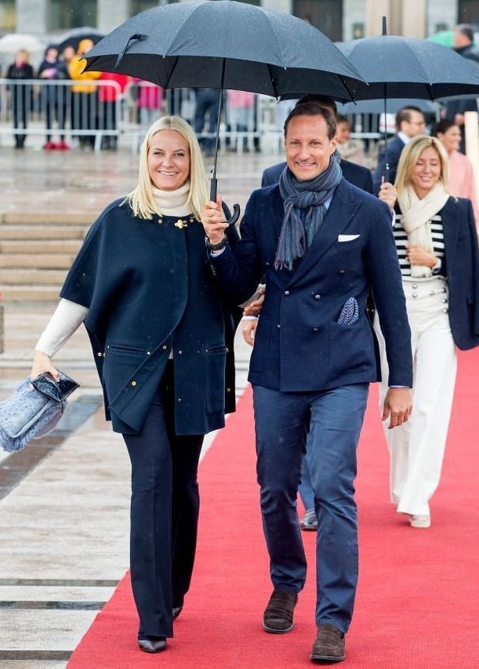 ولي عهد النرويج وشقيقته يشاركان في مهمة رسمية معا لدعم الرياضة