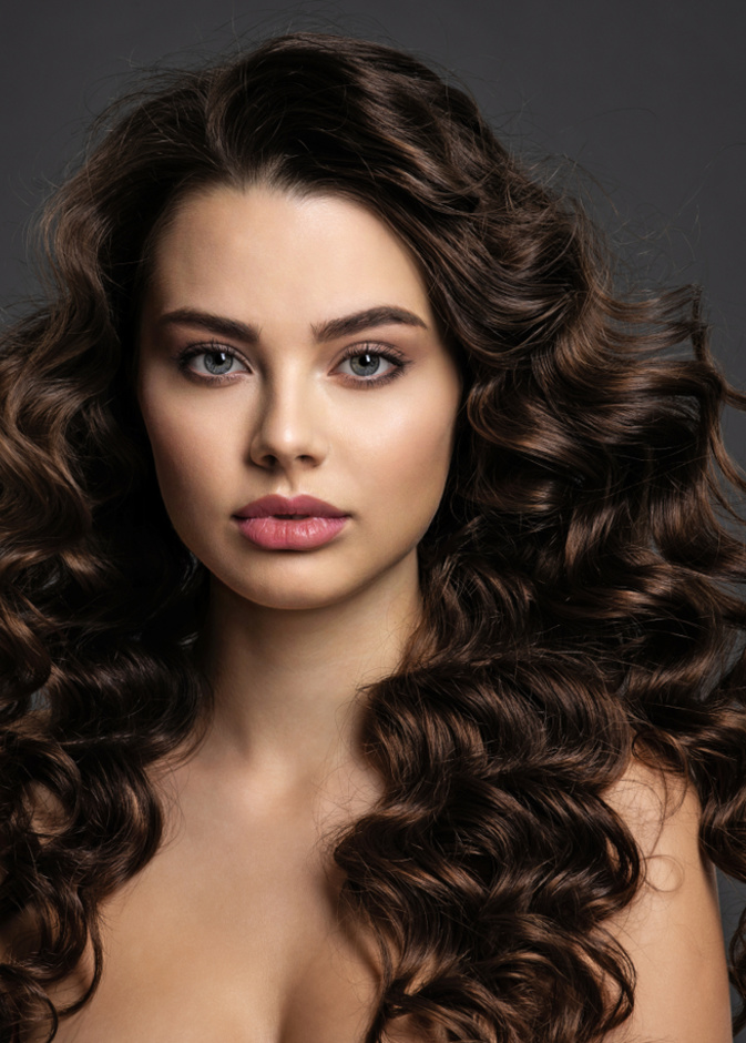 قصات مميزة لتكثيف الشعر الطويل الخفيف