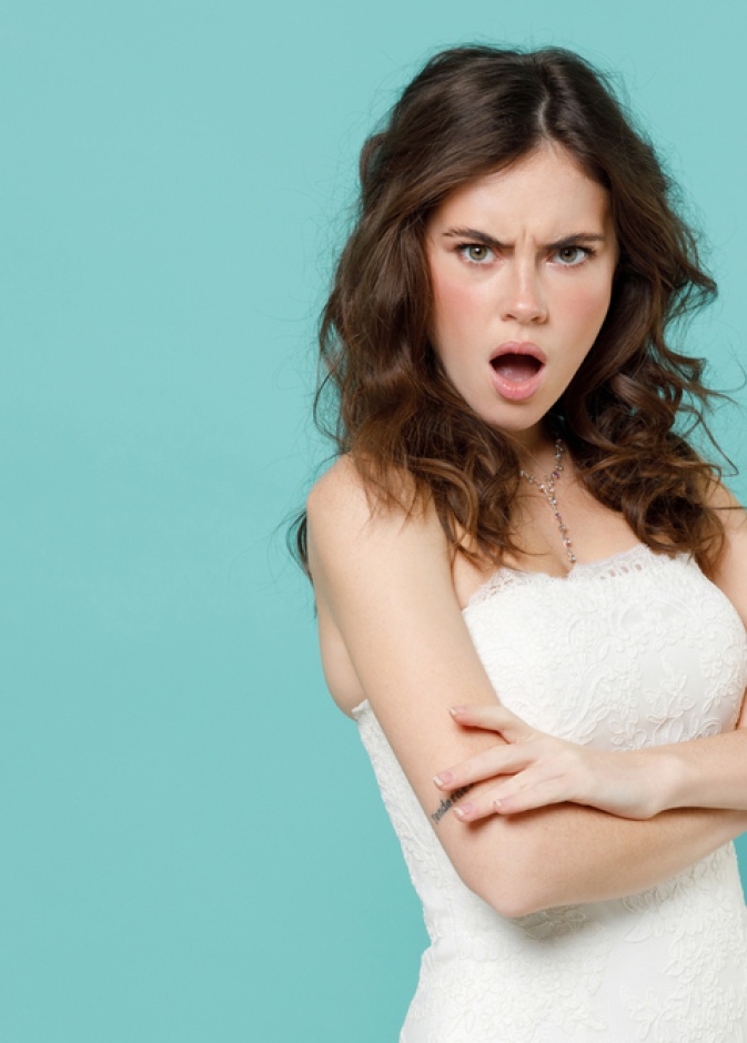 shutterstock_خلاف بين عروس وزوجة والدها بسبب تجمع لنساء العائلة