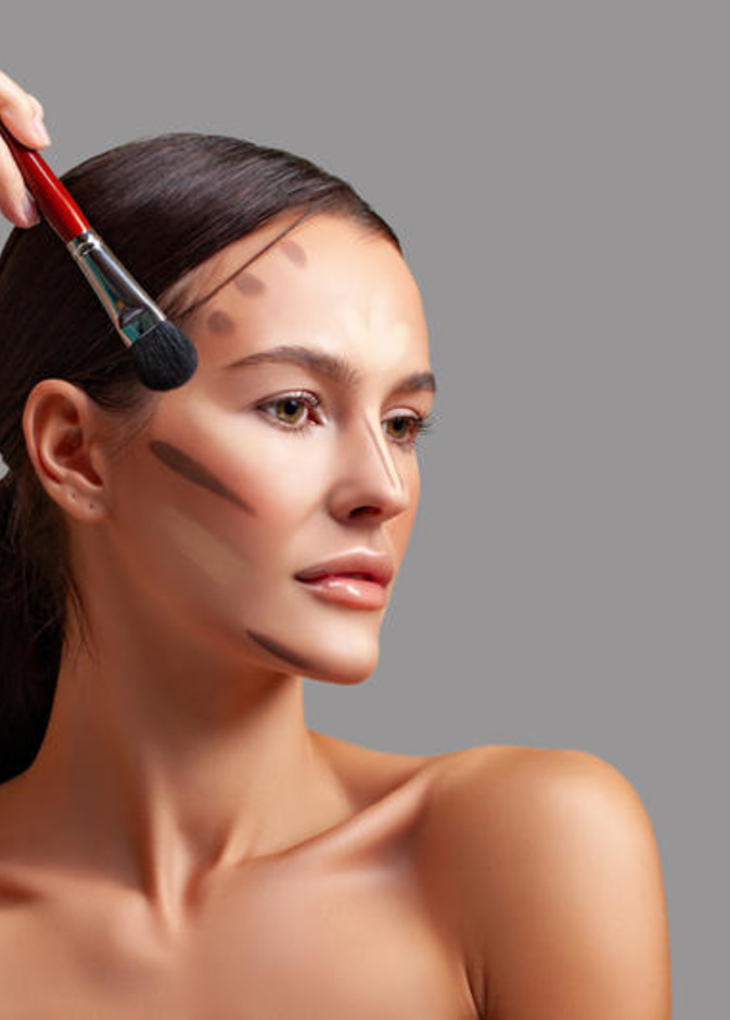 حيل ذكية بالمكياج لشد الوجه وإبراز ملامحه