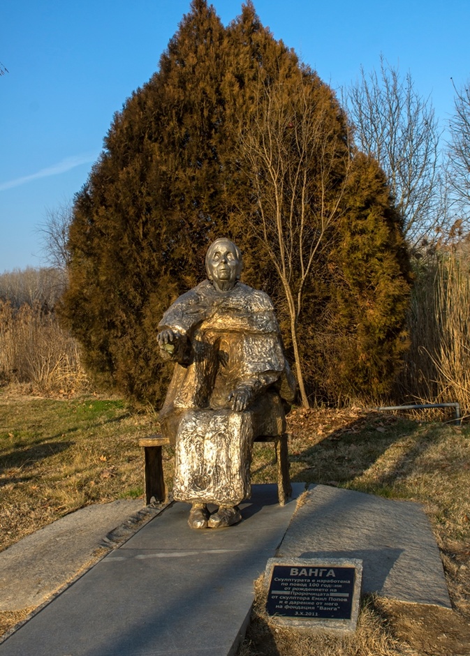 توقعات العرافه العمياء بابا فانجا لعام 2022