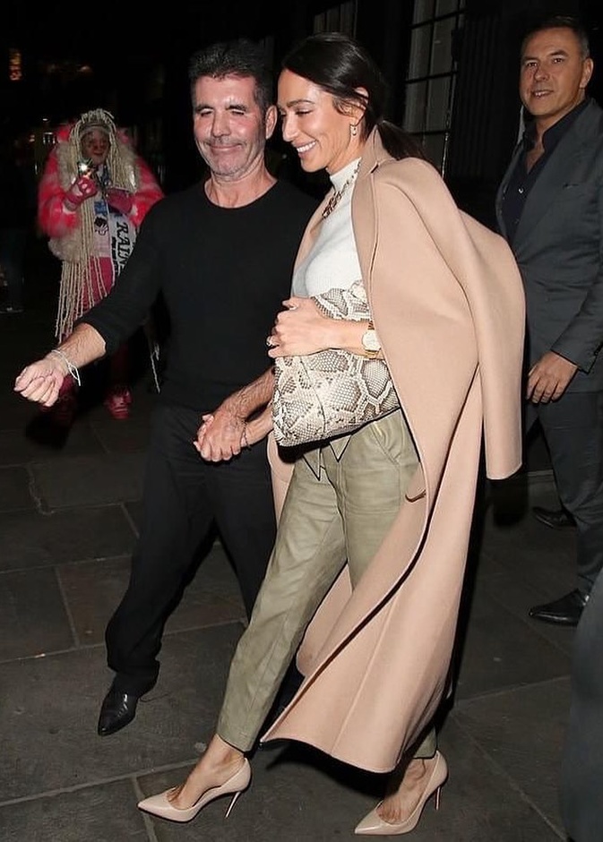 شاهدوا خاتم الخطبة الذي قدمه سايمون كول لخطيبته لورا سيلفرمان