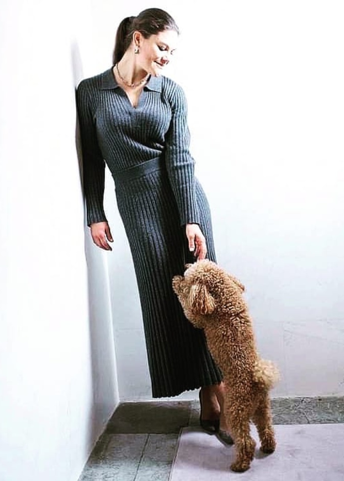 الأميرة فيكتوريا تعلق على الانتقادات الموجهة إليها بعد تبنيها لكلب أليف هجين