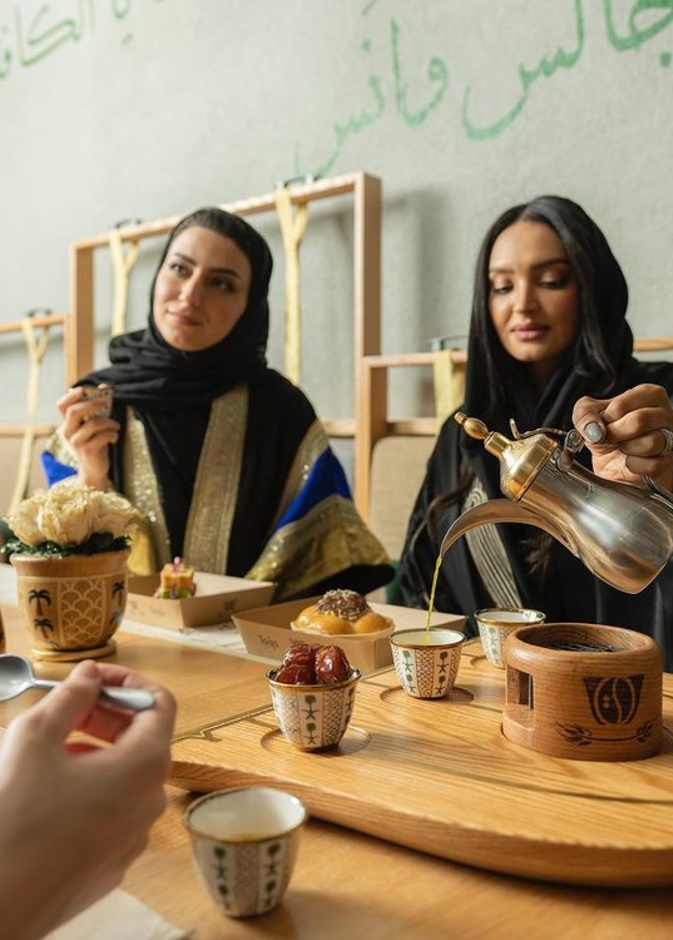 أجواء ساحرة ومذاق فريد بانتظارك.. إليكم أفضل الأماكن لتذوق القهوة السعودية