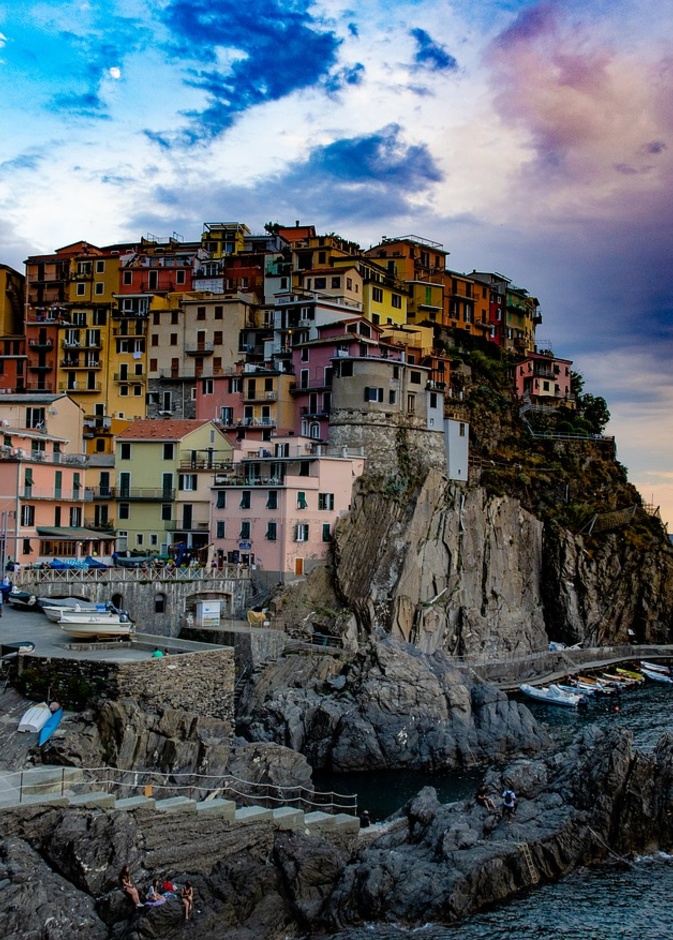 أجواء رومانسية ساحرة في قرية مانارولا بواسطة HulmDesign