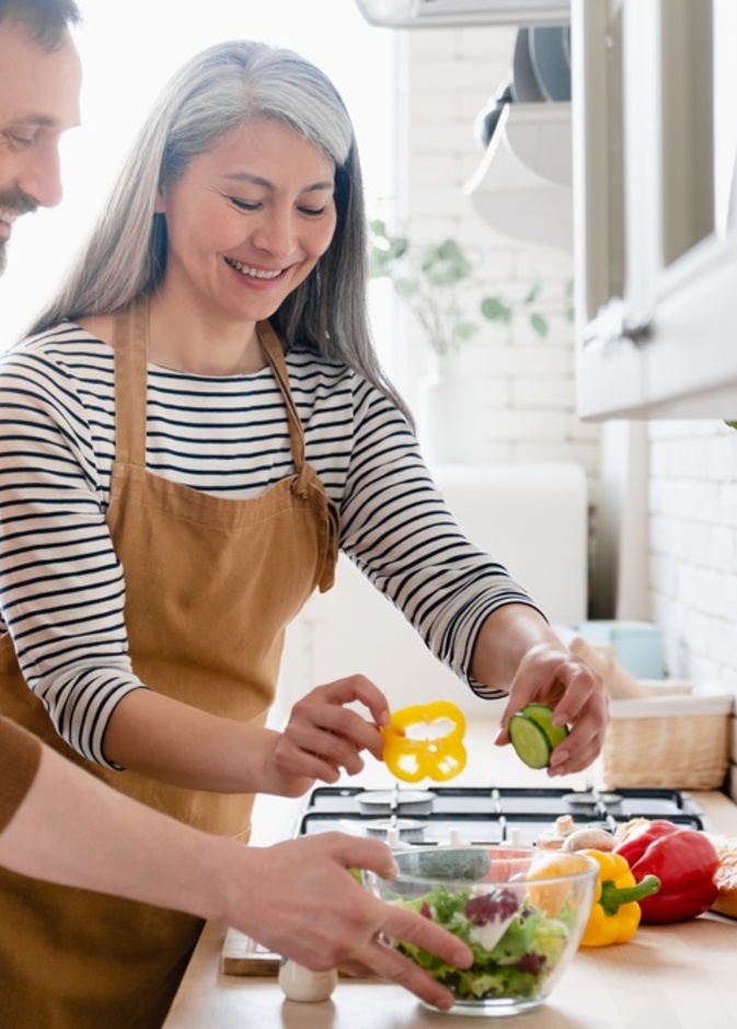 أطعمة ضارة لا ينصح بتناولها بعد سن 50