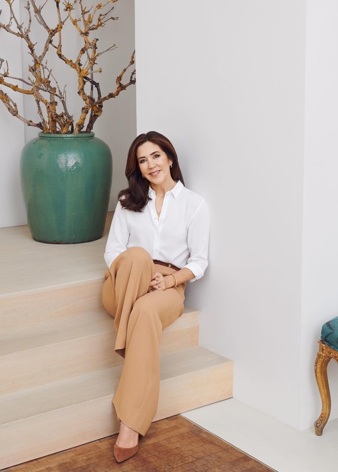 الأميرة ماري بدت ساحرة بالقميص الذي نسّقته مع البنطلون البيج