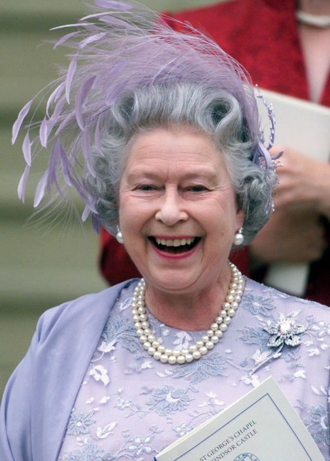 في اليوبيل البلاتيني.. الملكة اليزابيث Elizabeth تعلن هوية وريثتها ومجوهرات أسطورية دخلت التاريخ